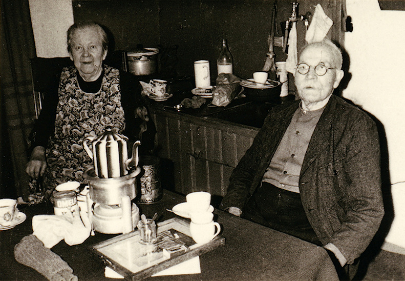 Luppina Johanna (Biene) Kuiper en Anne Hazekamp